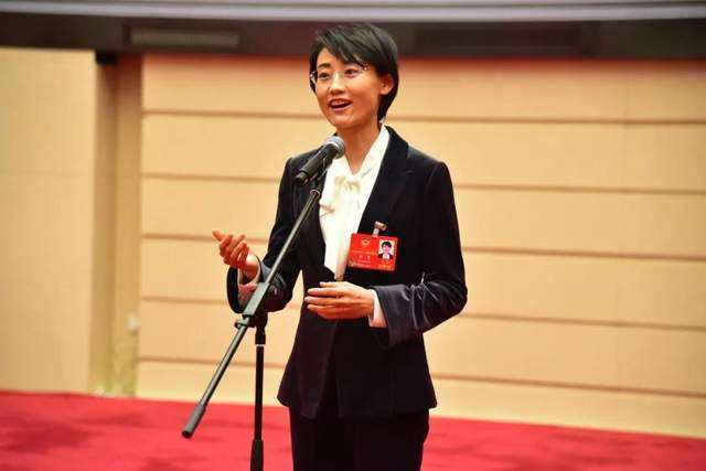 内蒙古呼市又出“大黑马”：80后A股“美女总裁”，市值156.88亿