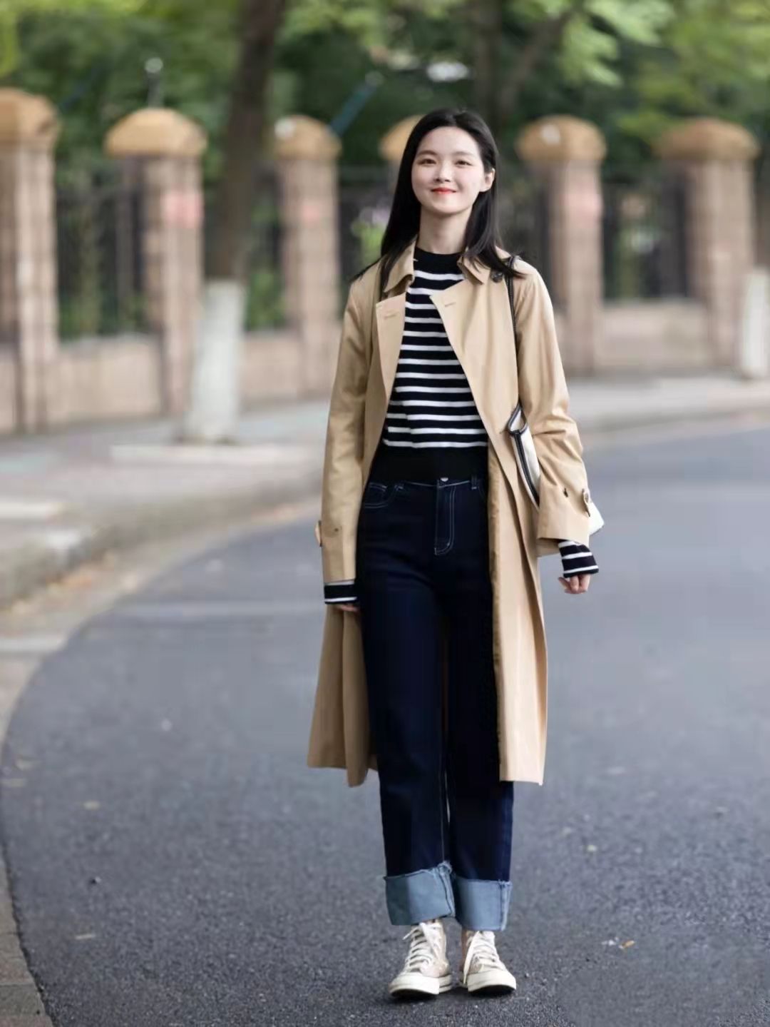 卡其色风衣怎么搭配好看卡其色短款风衣的十个搭配小技巧