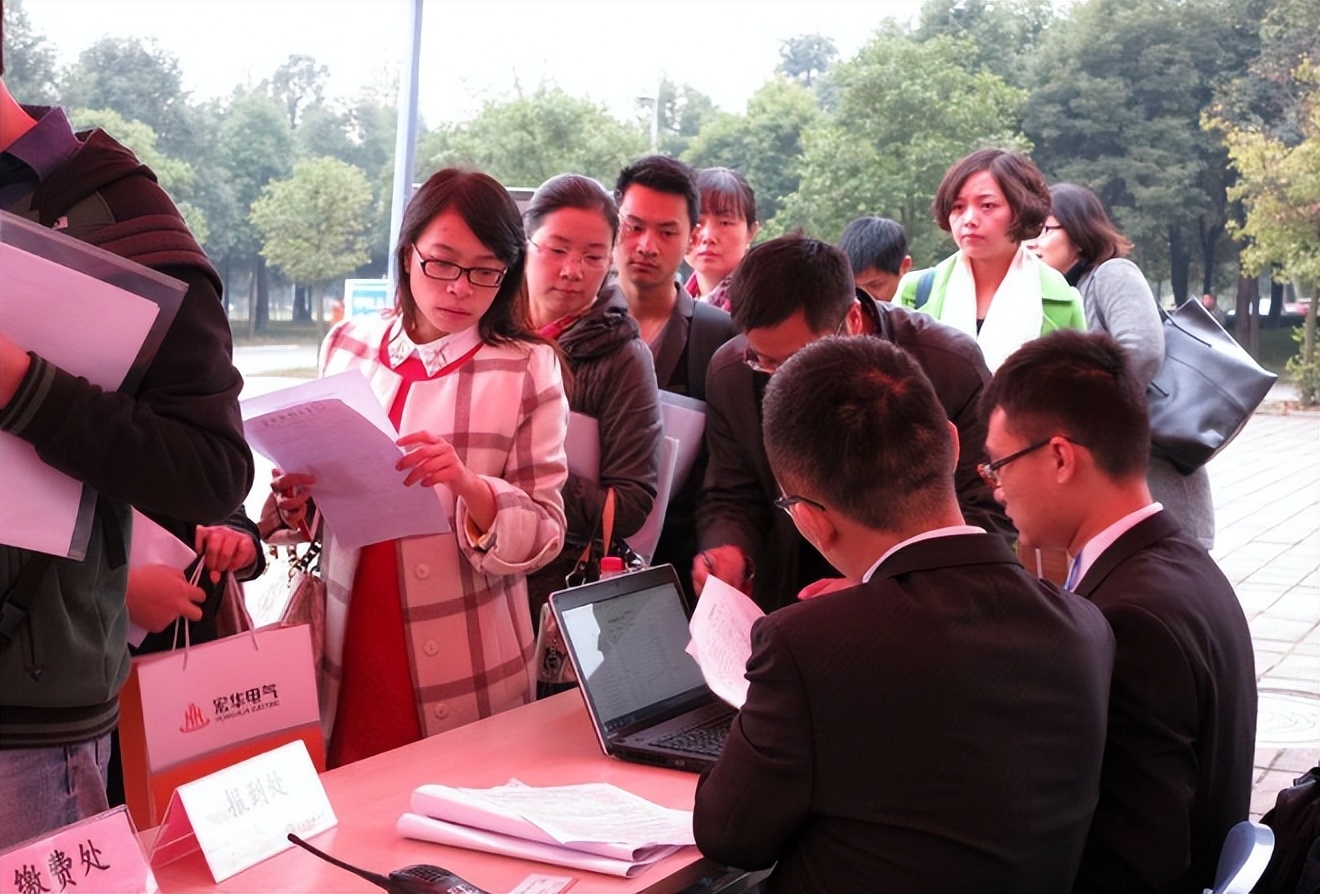 怪不得学生都想进985，考211和985的区别是什么？是有一定不同的