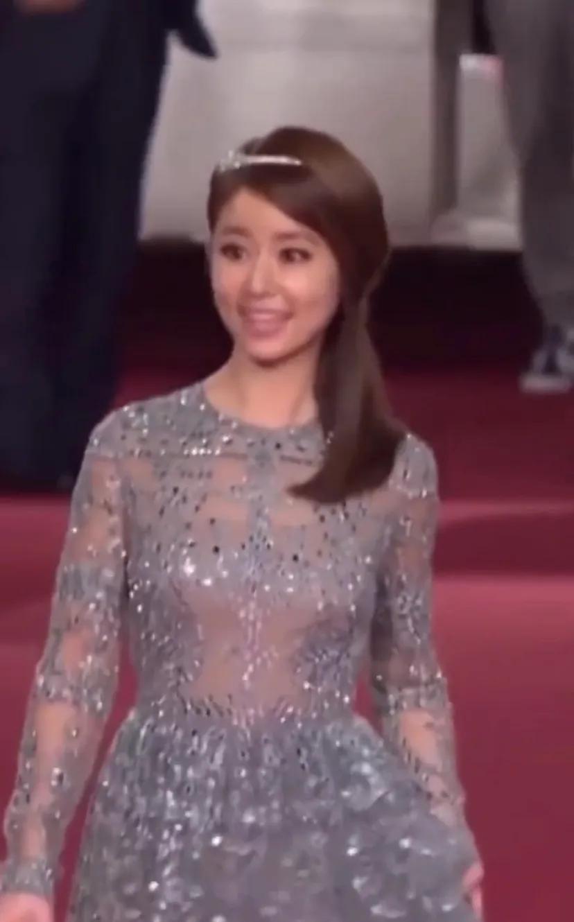 林心如久违参加活动，40几岁还像个小姑娘，保养得真好