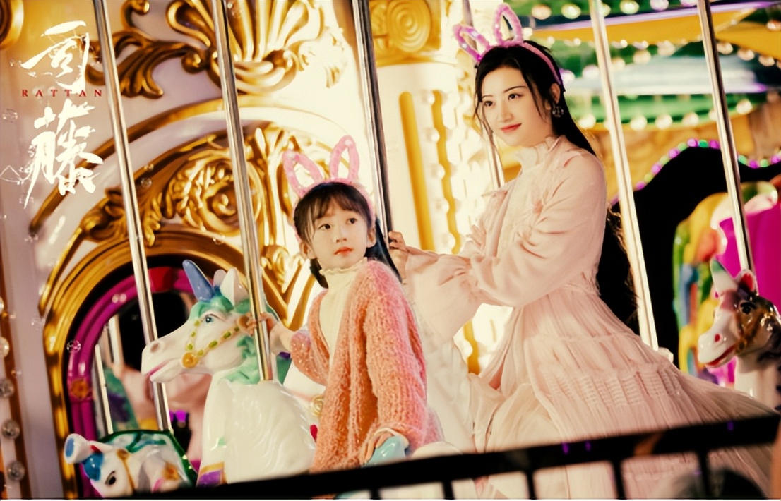 又一位10后天才迷你花横空出世，影视圈的未来就看她们了？