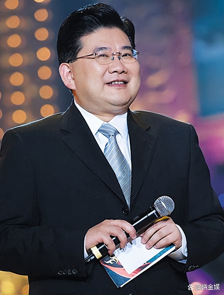 曹可凡：带儿子参观东方卫视，首次称呼其为“曾经工作过的地方”