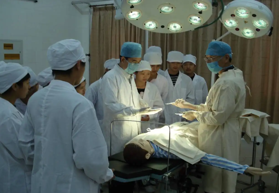 考研名师张雪峰预测：这3个专业分数或上涨，想稳进大学谨慎选择