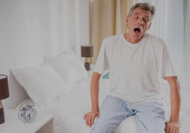 中老年人几点起床比较好？60岁以后，每天睡多长时间合理？