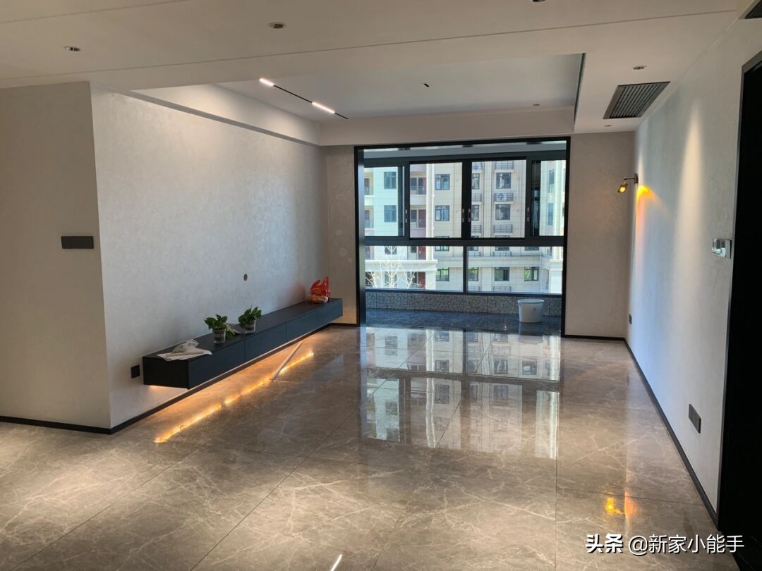 看她家歷時五個月裝潢的新房，打掃乾淨準備添置家具，先分享一下