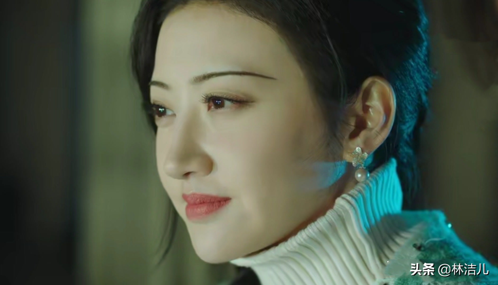 不仅拥有盛世美颜，张雨绮景甜怼脸拍更是零毛孔，皮肤白到发光了