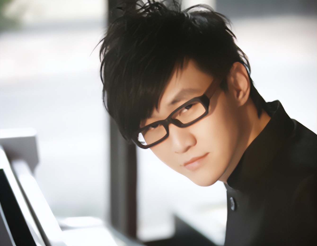 2008年，北京一无臂小伙用双脚弹钢琴火爆全网，成名后却选择退隐