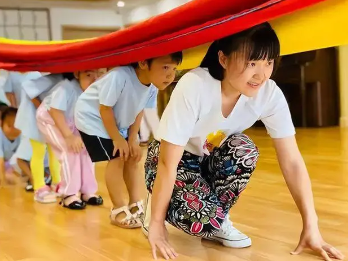 都说幼师工资低，看到杭州一老师晒出的工资单，不少家长都惊讶了