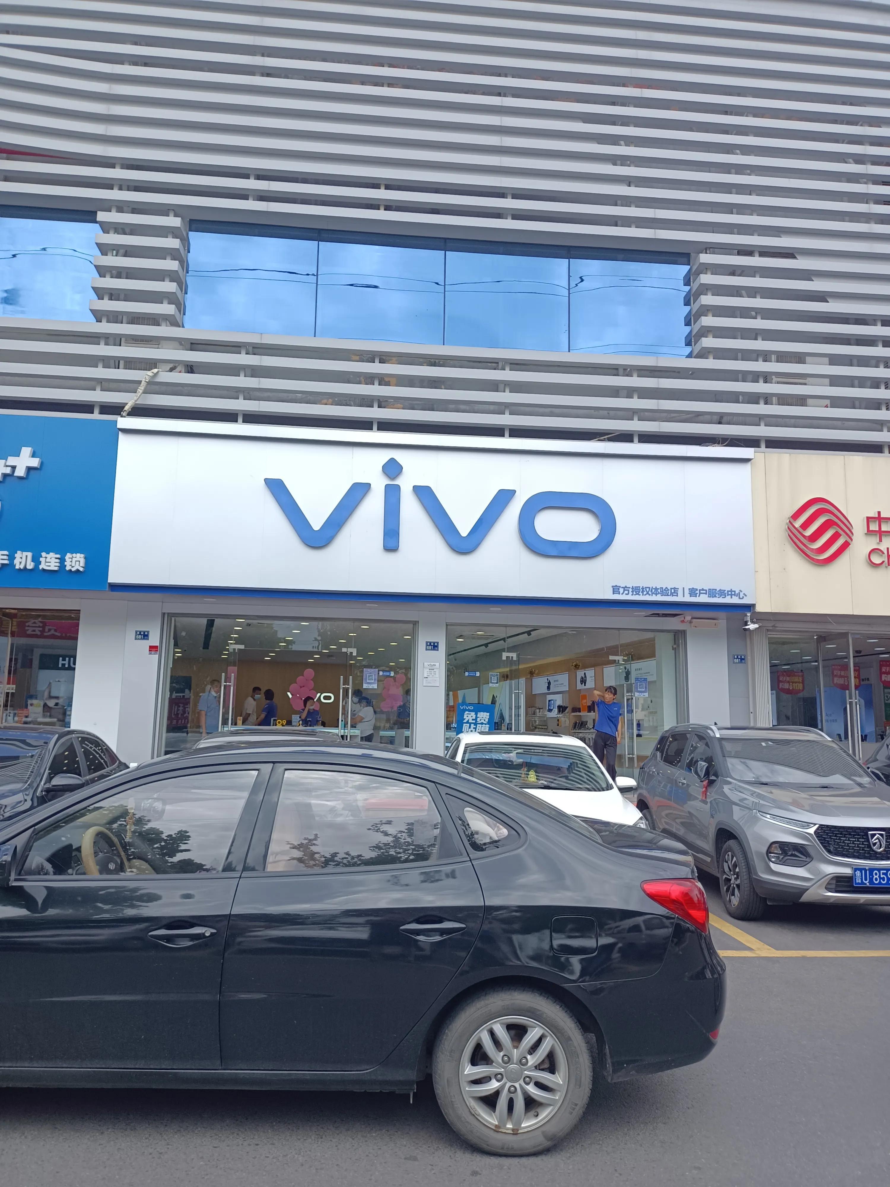 今天上午换了两个手机膜