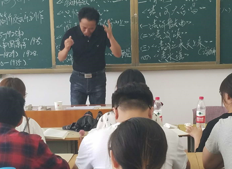 教师想要拿到8000退休金，需满足3个要求，师范生需了解