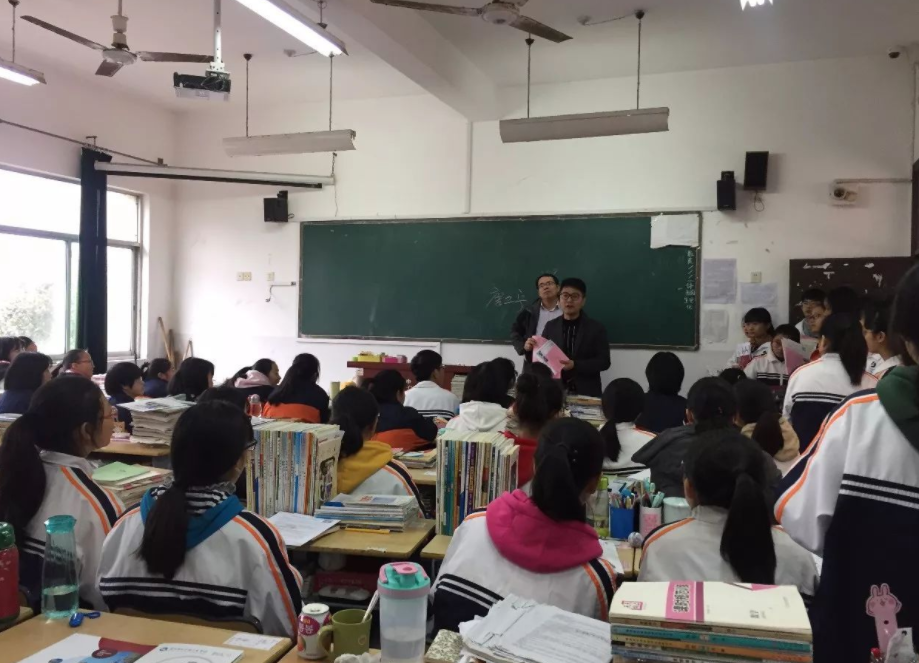 22年浙江首次高考已经结束，网友表示很羡慕，高考也有两次机会？