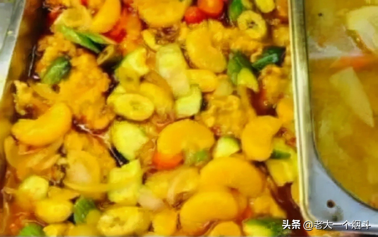 那些爆红网络的大学食堂的奇葩菜，这些黑暗料理能吃么？