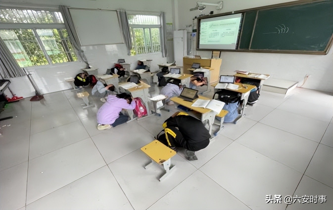 孙岗镇青龙小学举行应急疏散安全演练活动(图1)