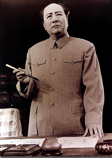 太像了，中国演毛泽东最牛的9个演员，唐国强仅排第2，张铁林倒数