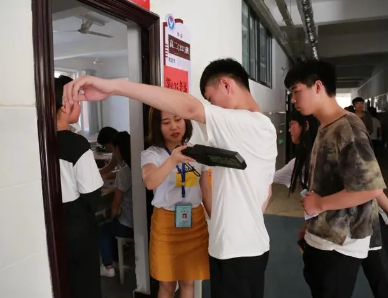 高考草稿纸为何如此神秘？老师还要“回收”，原来还有大用途