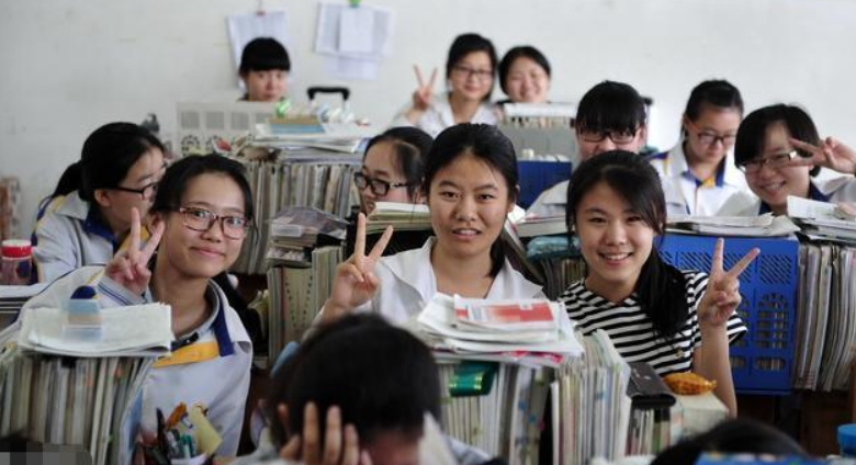 “人类高质量学霸”北大校草，因酷似杨洋走红，网友：我要上北大