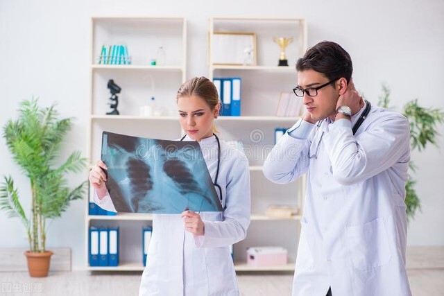 经常咳嗽、胸闷？肺癌早期有6个表现，别把癌症“拖”出来