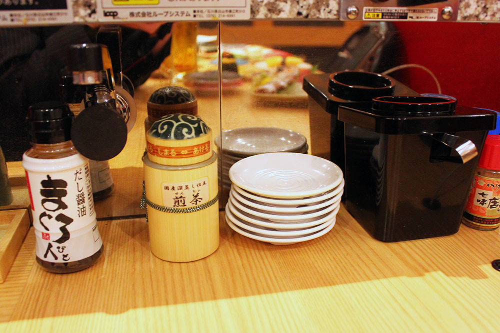 在正宗的回轉壽司店里用餐是種什么體驗？回轉壽司美食指南來了