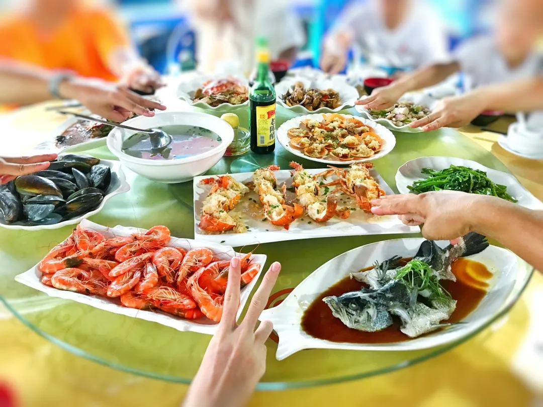 走,去海南过年去!撒网捕鱼、帆船体验、海鲜大餐,开心过大年