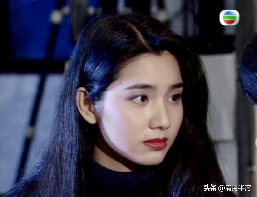 其中香港小姐李嘉欣飾演女主角黃絹,洪欣出演女二號藍綾,還有朱茵的