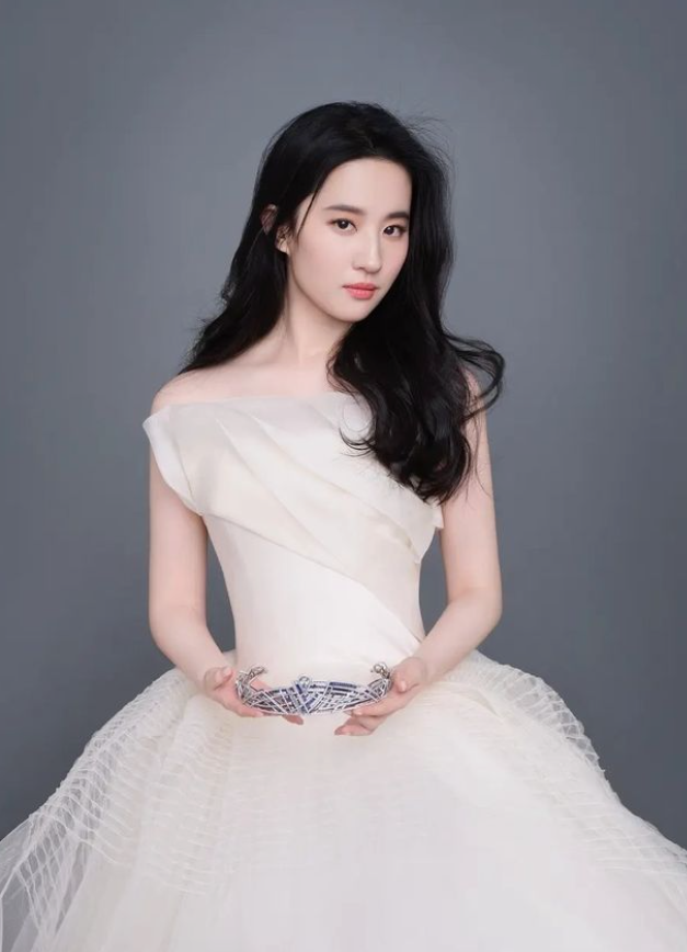 刘亦菲 公主裙的小姐姐，真的很美