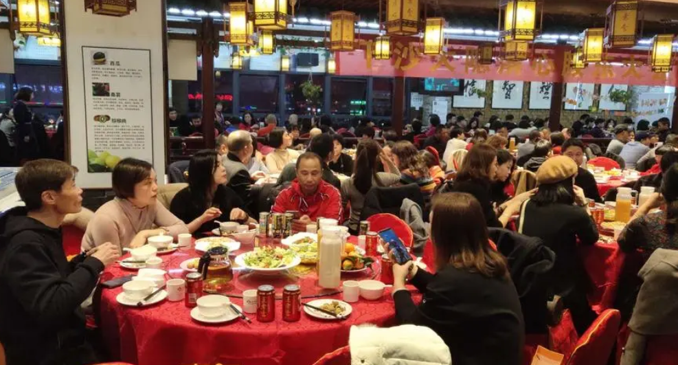 重庆老板开饭馆，利用“合伙模式”，一年盈利186万