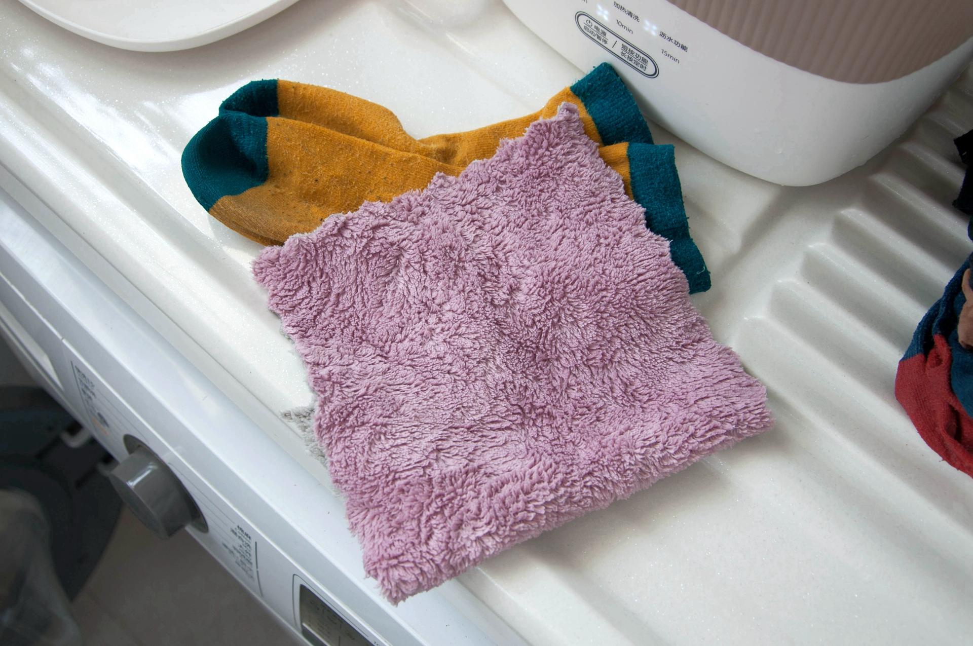你痛恨洗襪子嗎？大宇迷你折疊洗衣機評測，免安裝易收納很實用