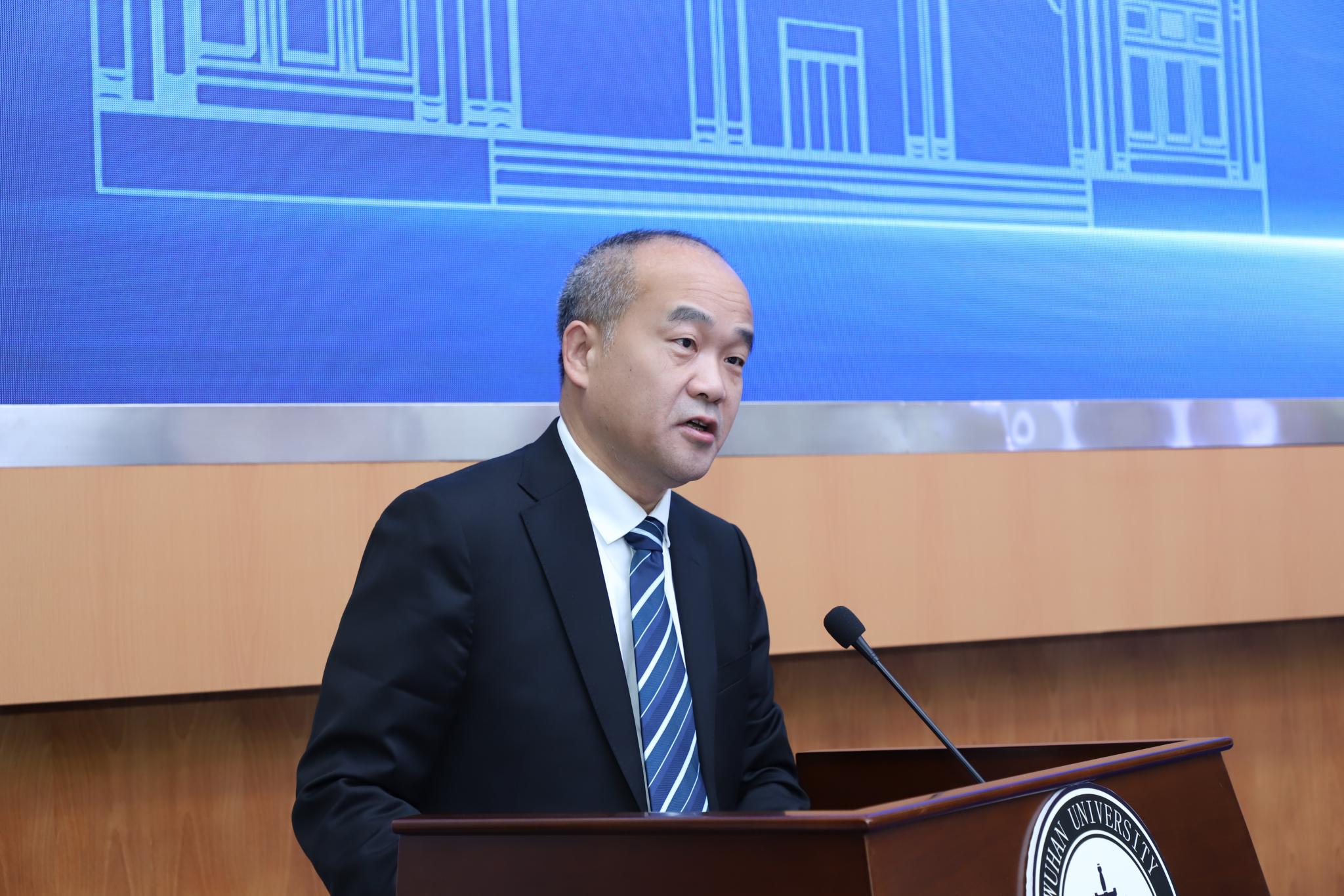 武汉大学新操作：教授职称降下去，中小学老师编制提上来