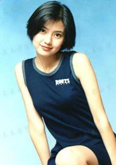 难怪高圆圆被称为国民女神，看到她少女时期旧照，美得有些过分