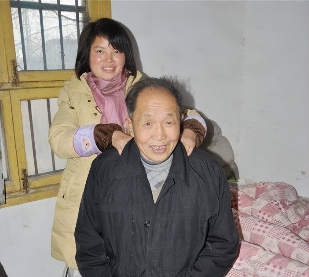 2012年湖南一38岁女教师倒追65岁二婚环卫工人，如今过得怎么样