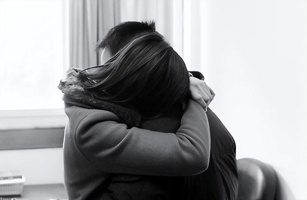 7年前43岁母亲不顾众人反对，强行将子宫移植给女儿，后来怎样了