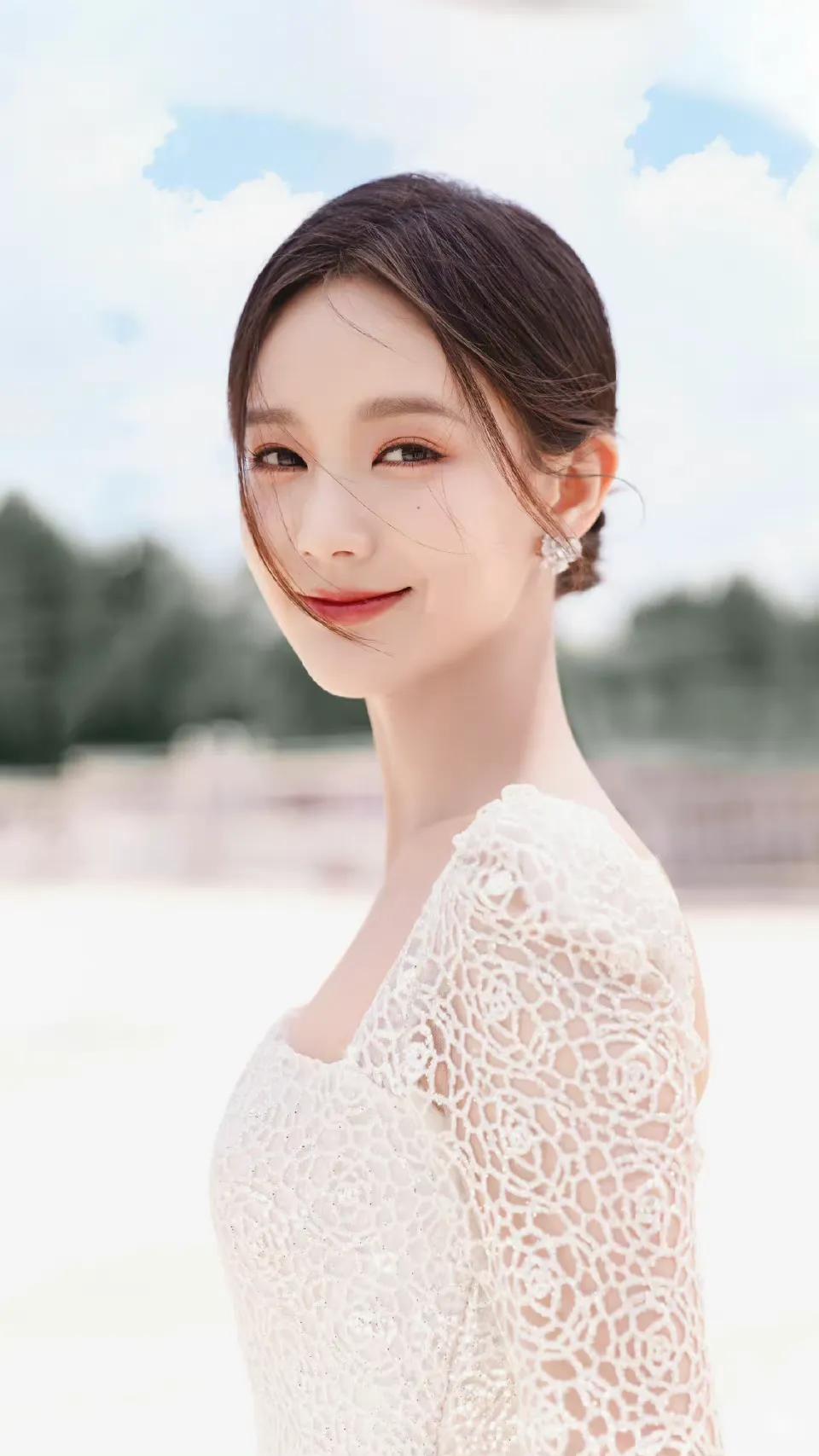 李一桐白色系