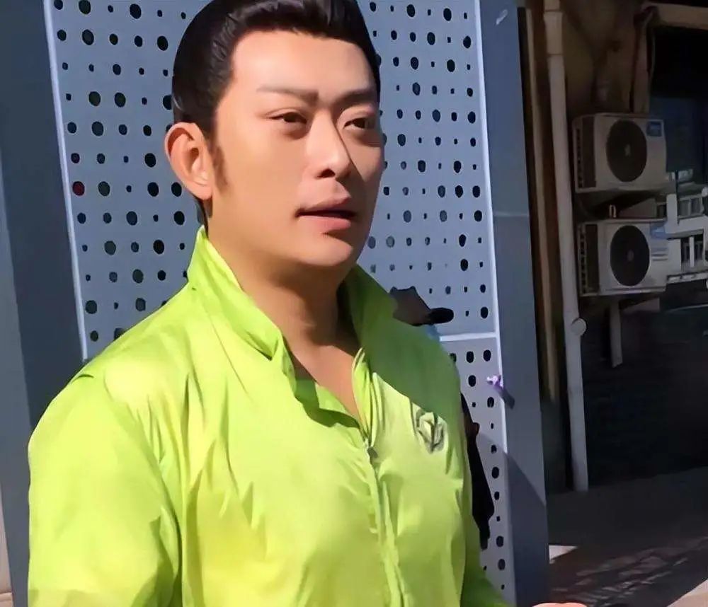 红得快，沉得也快，这9位“风光不再”的男星，如今有人露了原形