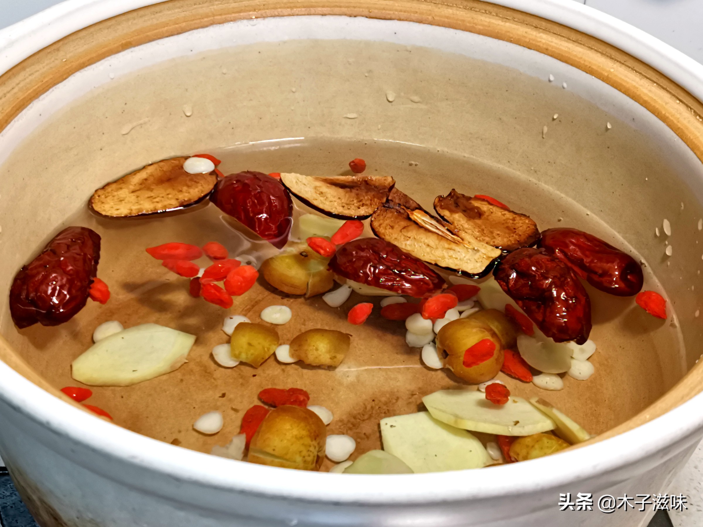 新鲜石橄榄怎么煲汤（轻松做出鲜美清热润肺的石橄榄鸡汤）