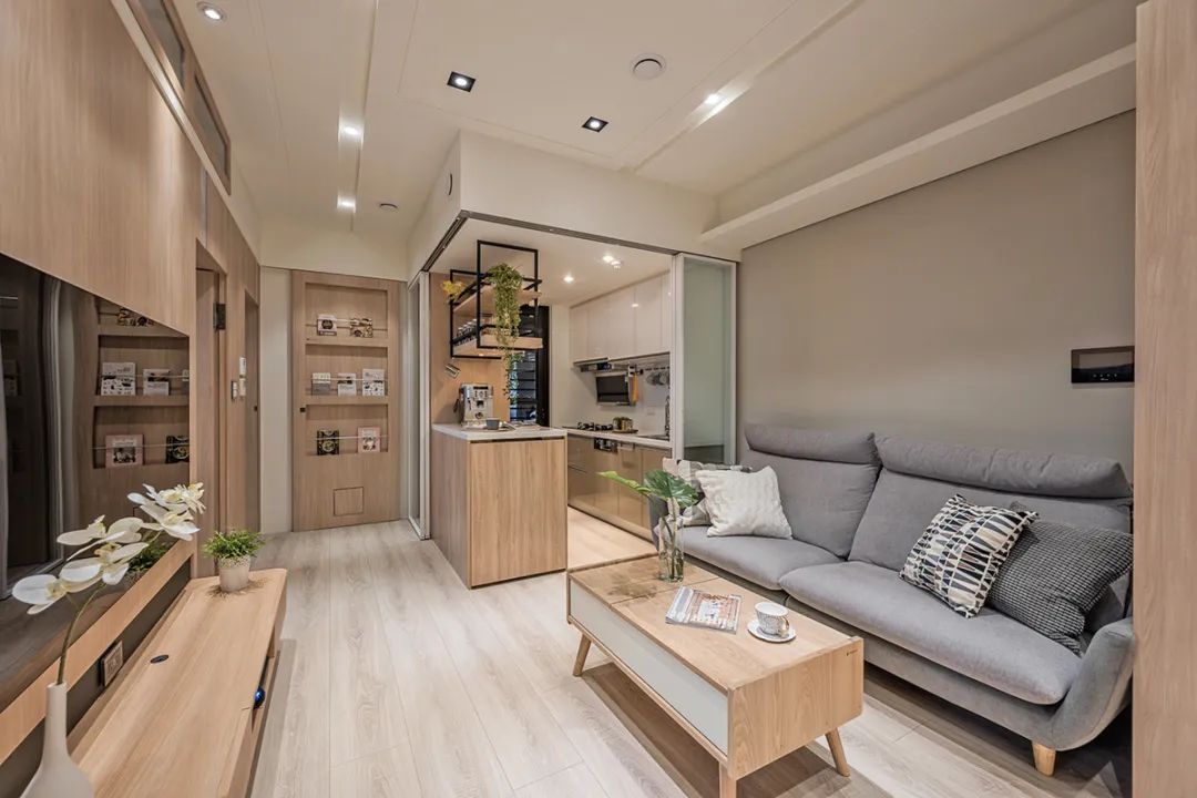 她家60㎡，坚持全屋打满柜子，改出三室两厅，住一家五口都不挤