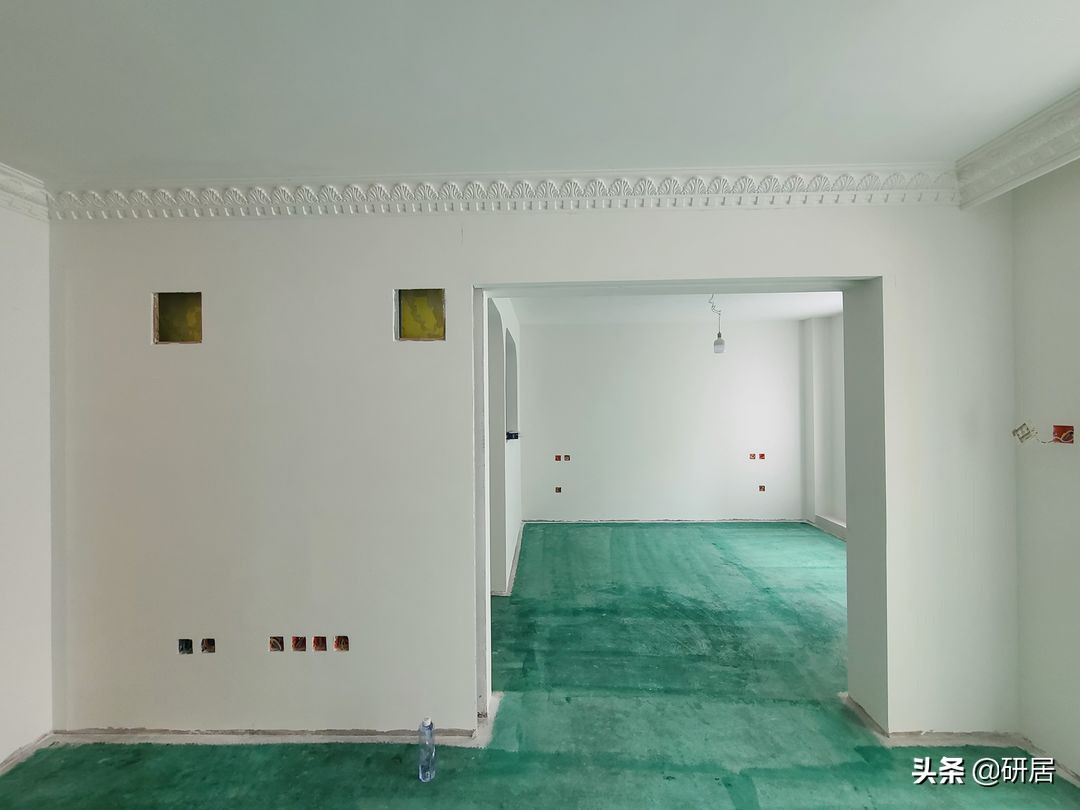 暗黑跑道房成功逆袭：70㎡老破小重改造，现在的家温暖浪漫很治愈