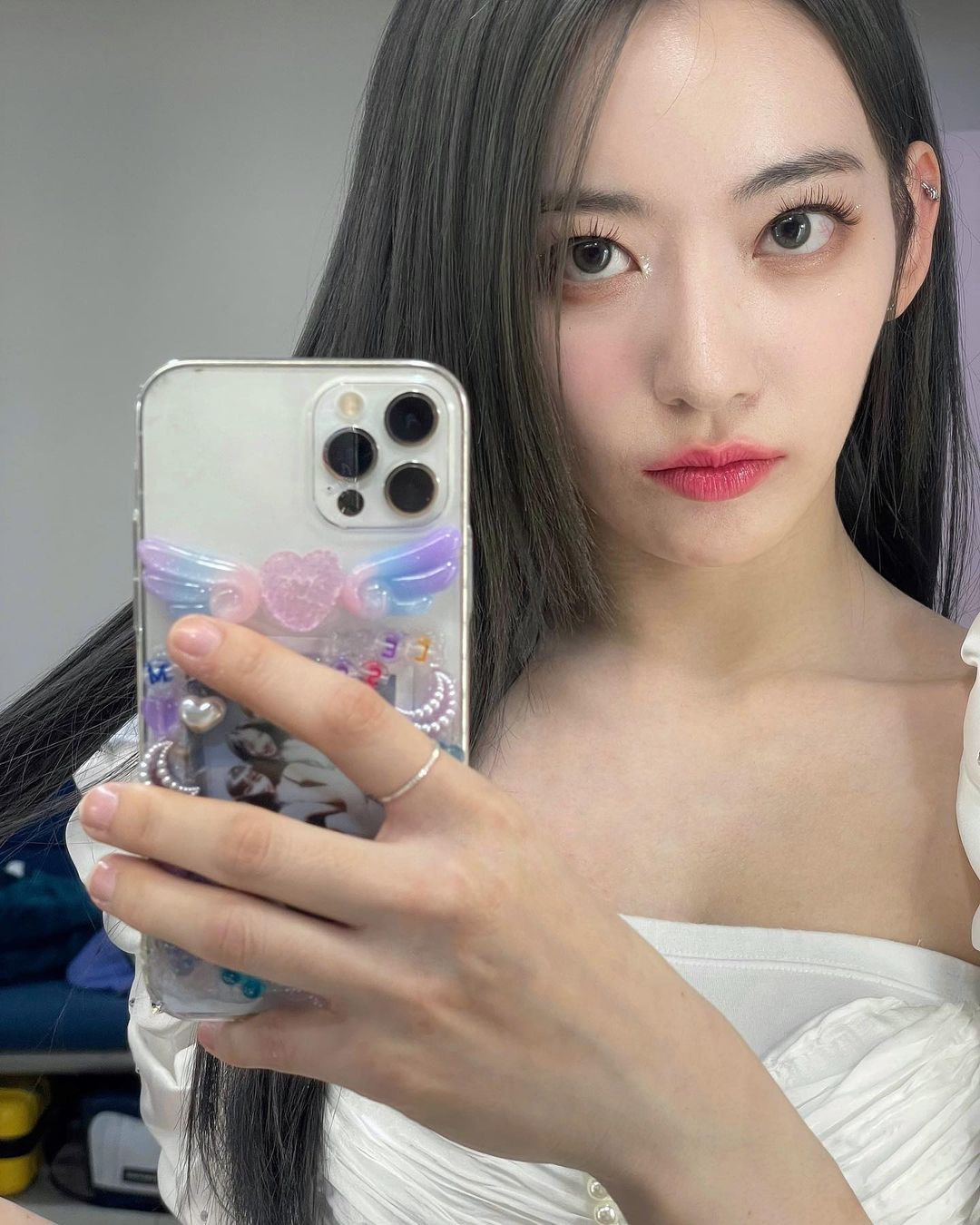 lesserafim宫胁咲良变身冷美人跨越可爱的魅力完美无瑕美貌