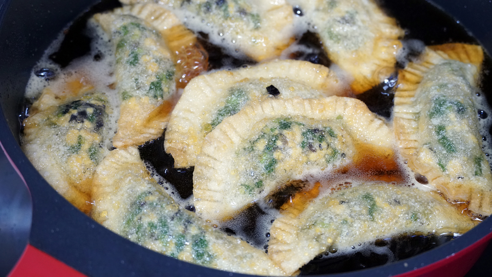 面粉最过瘾的6种做法，不用烤箱，咬一口酥掉渣，一出锅就抢光了