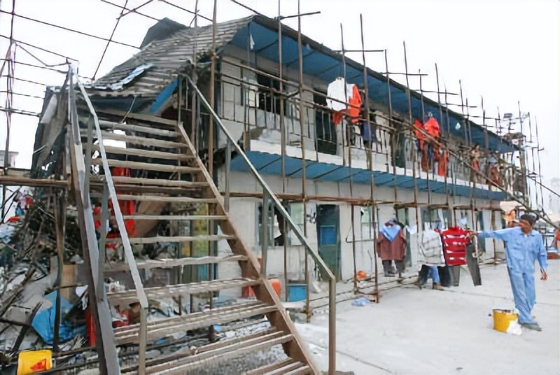 17年前，与瘫痪父亲相依为命、高考763分的广西女孩，后来如何？