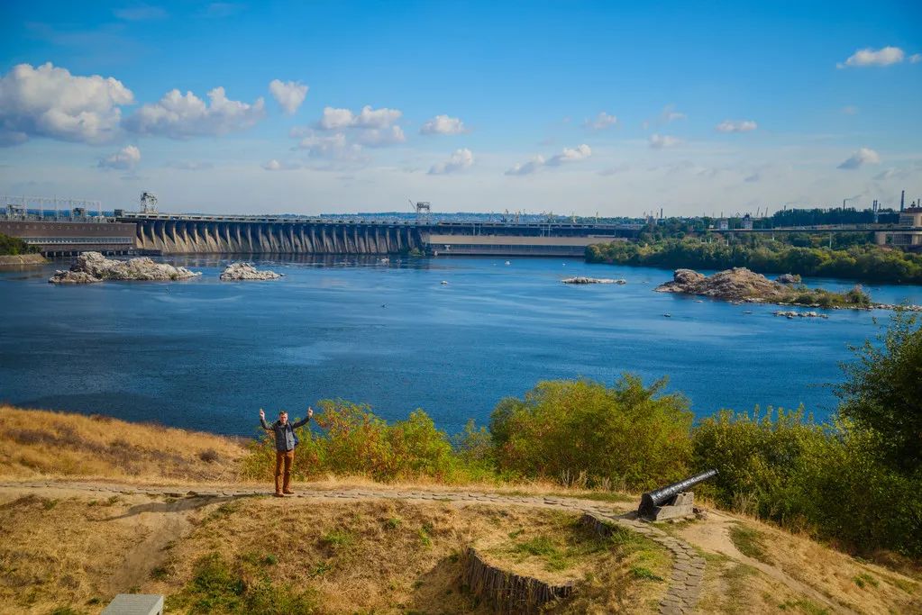 施工合同中因单价产生争议时，如何认定单价？