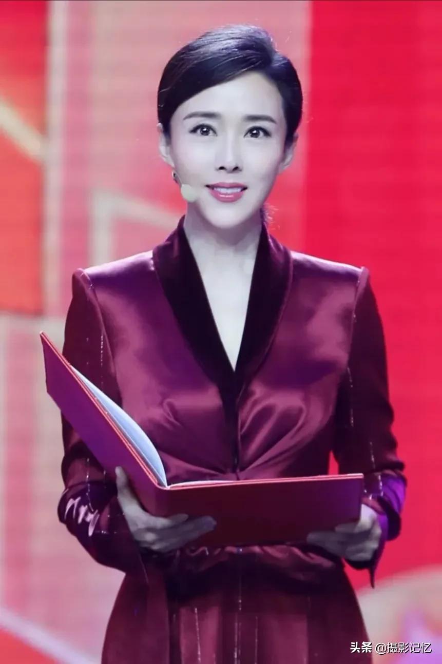 颜丹晨：貌美的才女