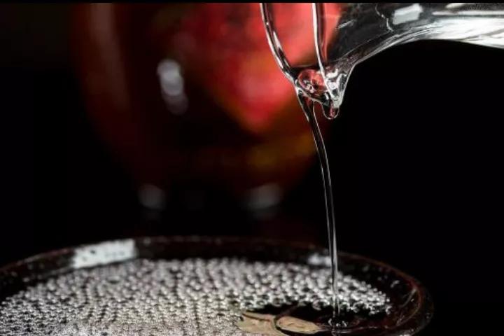 中国2大“贴牌酒”，曾让茅台、五粮液望尘莫及，如今在柜台积灰