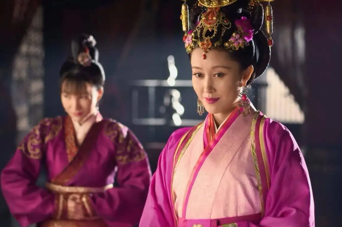 芈月传中楚怀王的宠妃郑袖究竟是怎样就成了“猪队友”的？