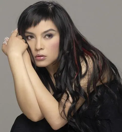 58岁台湾歌手千百惠高调晒身份证，自曝已持有20多年，现定居成都