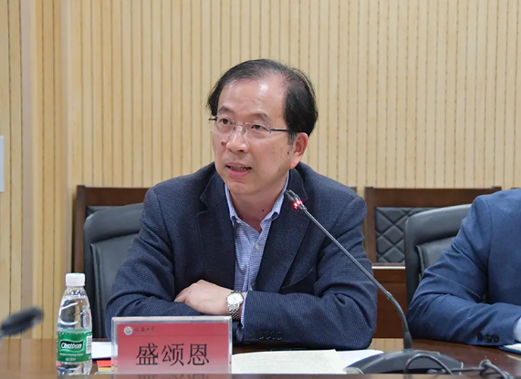 火遍媒体！这26位人大代表、12位政协委员，全部进京履职，全毕业于同一所大学！