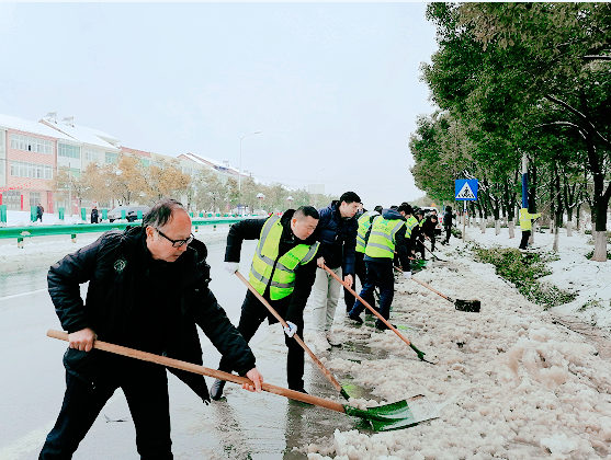 湖北武穴公路局：闻“雪”而动齐上阵，浴“雪”奋战保畅通