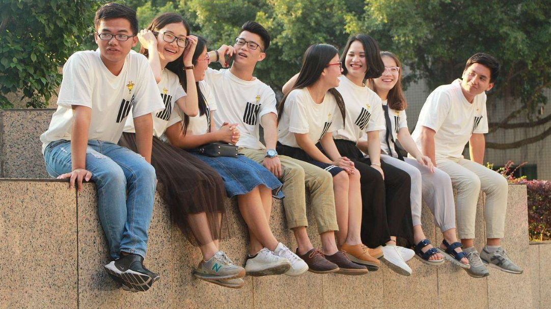 华中科技大学的群聊中，出现女生“私密照”，聊天内容不堪入目