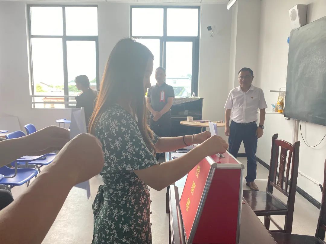 中共四川天府新区永兴小学党支部召开增支委委员党员大会