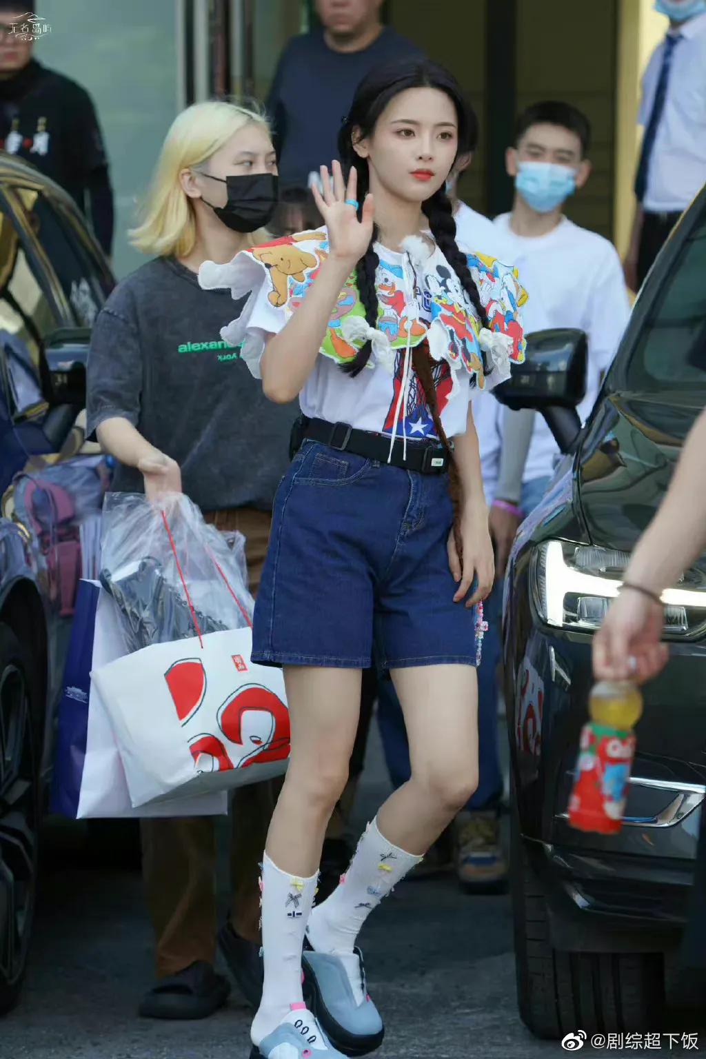 综艺《极限挑战》横店路透之杨超越小姐姐