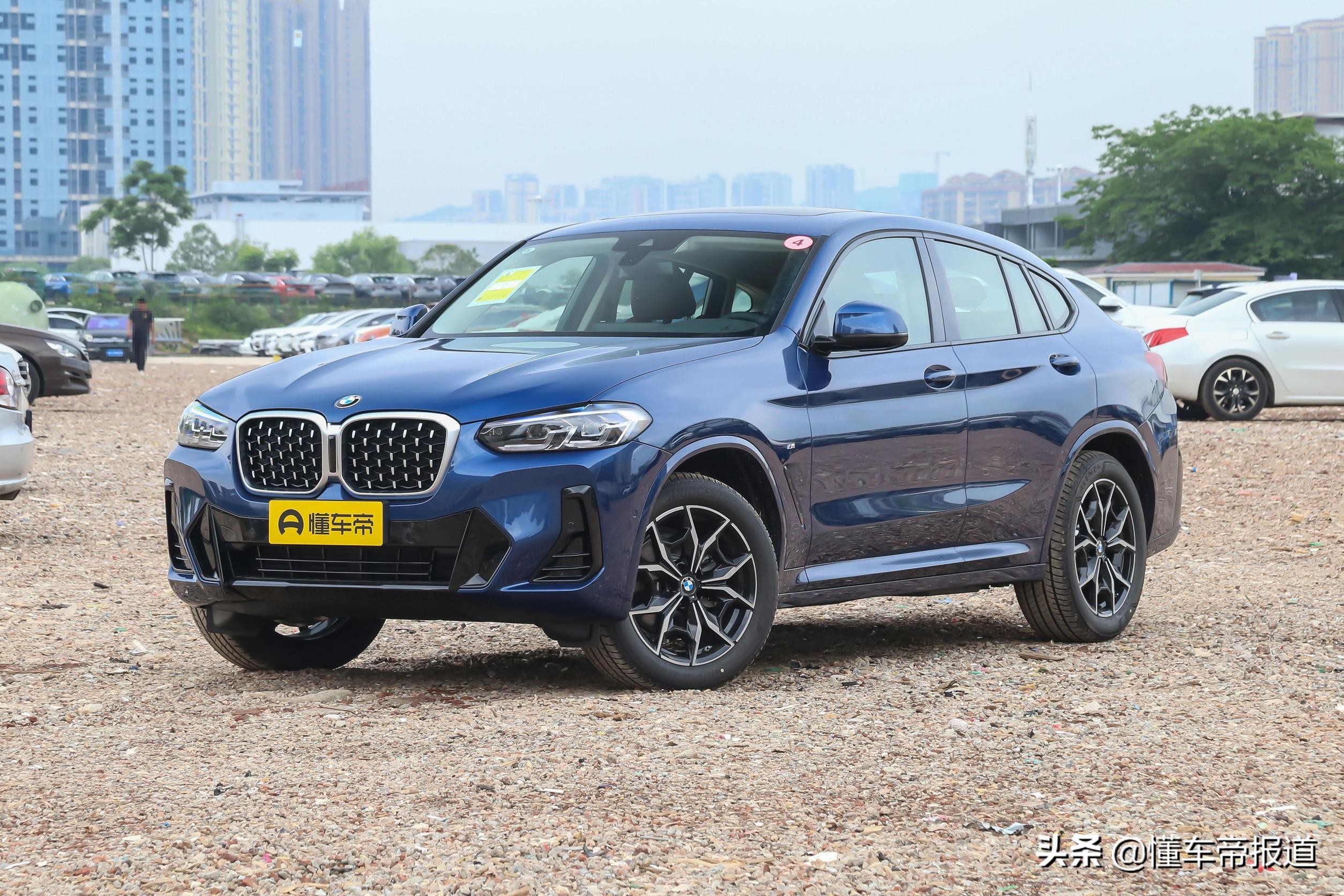 宝马x4 xdrive 25i m运动套装取消车门迎宾灯(但保留了迎宾光毯)中央